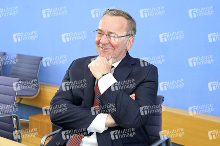 Bundespressekonferenz Neuer Wehrdienst in Berlin